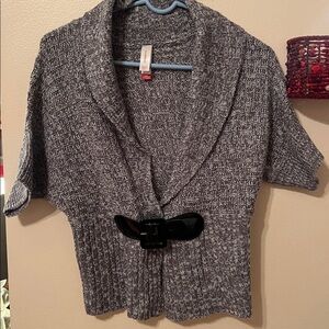 Women's wide Neck Short sleeve Sweater   Button and belt Cardigan size L
